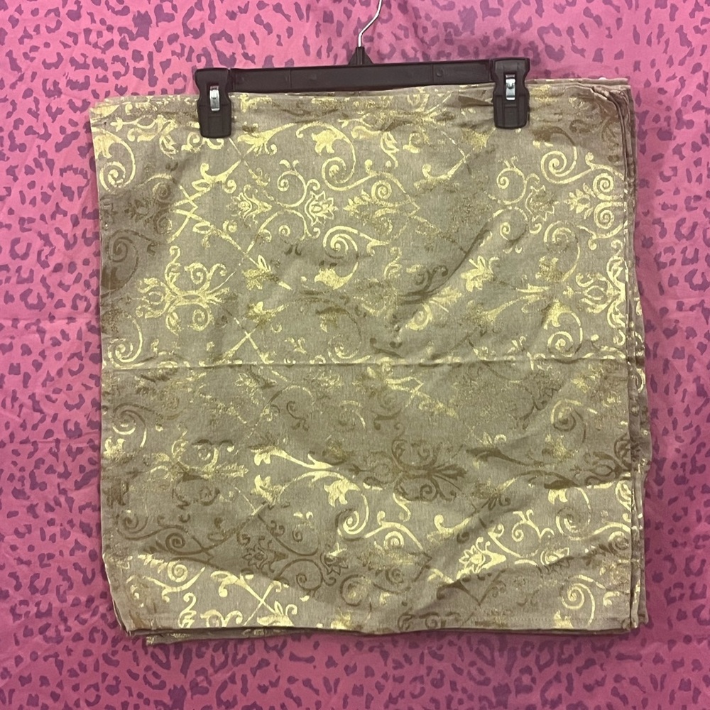 8 Gold Pattern Cloth Napkins